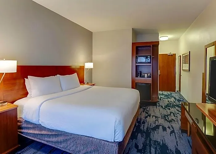 Fairfield & By Marriott Worth I-30 West Near Nas Jrb 3*